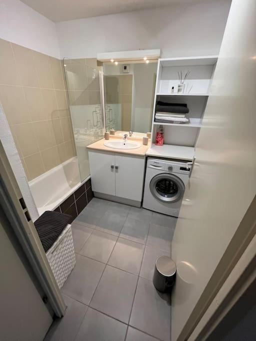Joli Appt 45 M2 Avec Terrasse Apartment Lunel  Ngoại thất bức ảnh